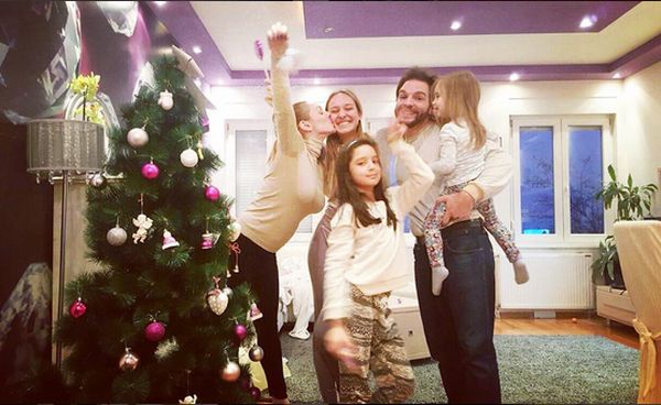 Luna Đogani sa porodicom, foto: Instagram