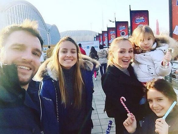 Anabela Atijas sa porodicom, foto: Instagram